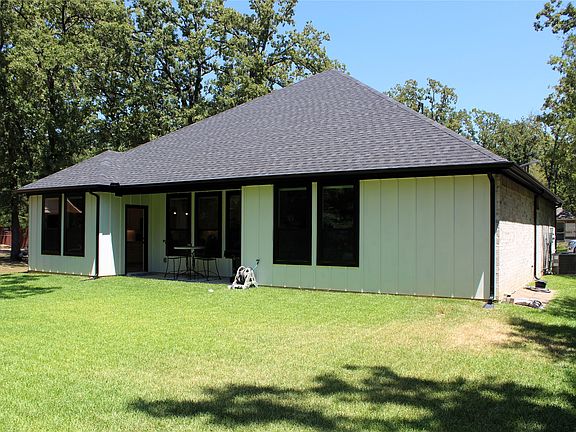 3rd image of 207 Driftwood Dr