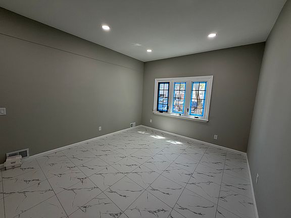3rd image of 41 Middle Loop Rd Floor 1