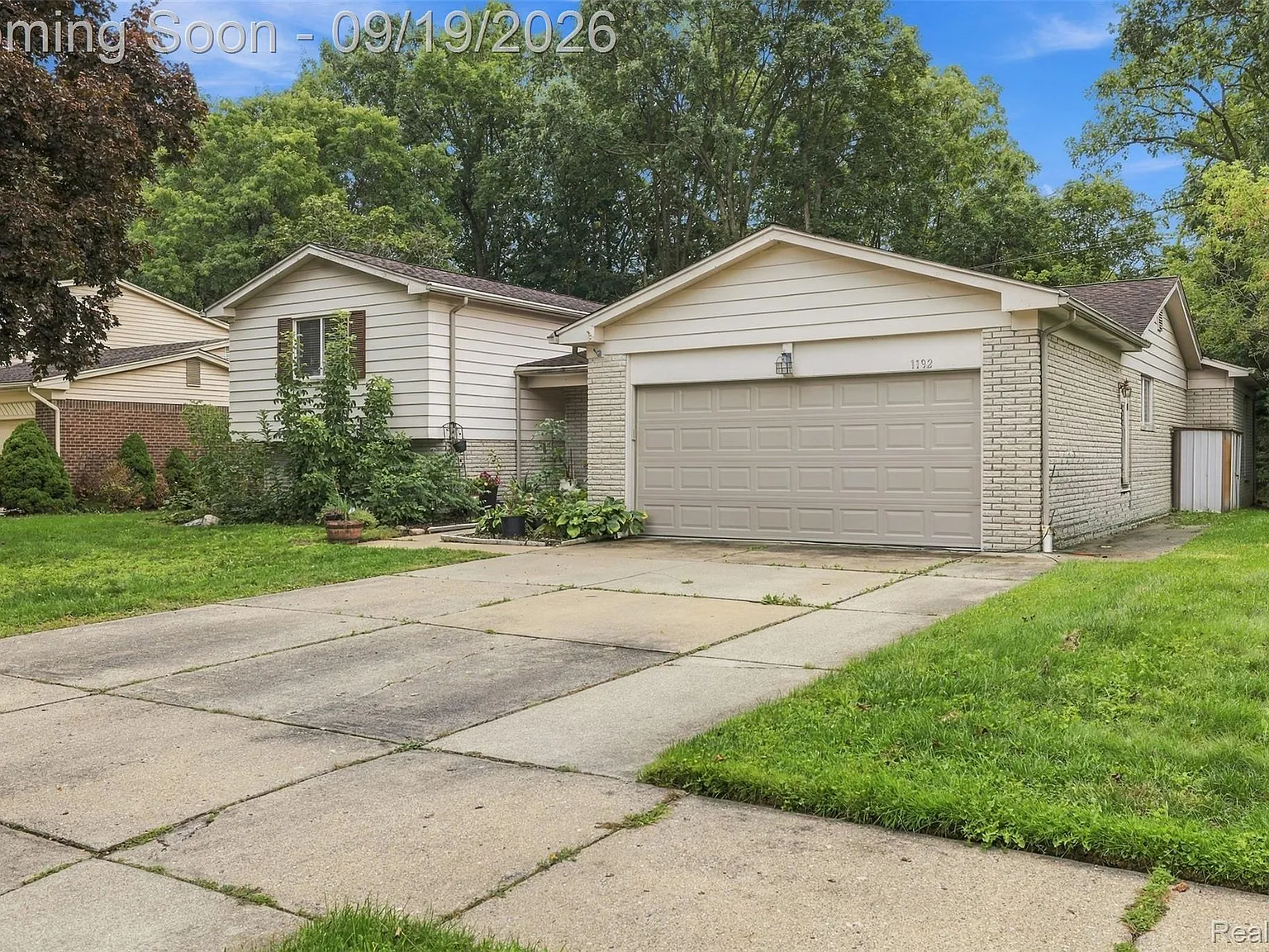 4 bed, 2.5 bath, 2733 sqft, $3,000 — Photo 1
