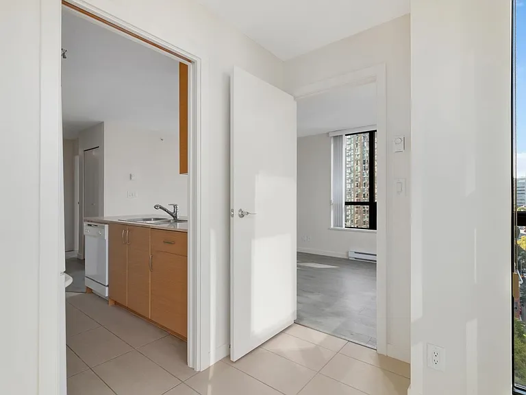 909 Mainland St #1409 — Photo 9
