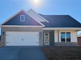 1507 Lookout Ln, Cave Springs, AR 72718