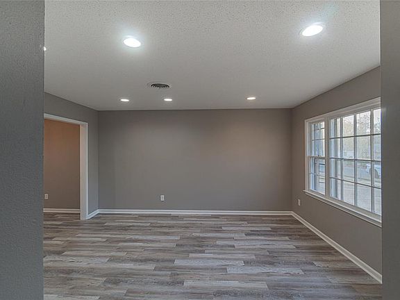 4th image of 2754 Knollwood Dr
