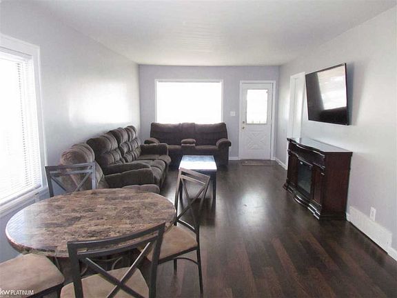 5th image of 17471 Allen St