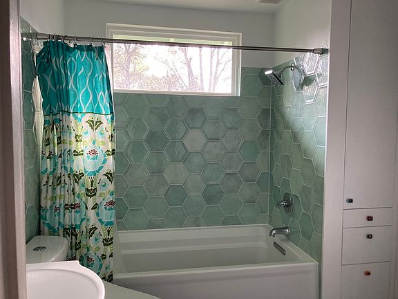 2nd image of 501 Oertli Ln
