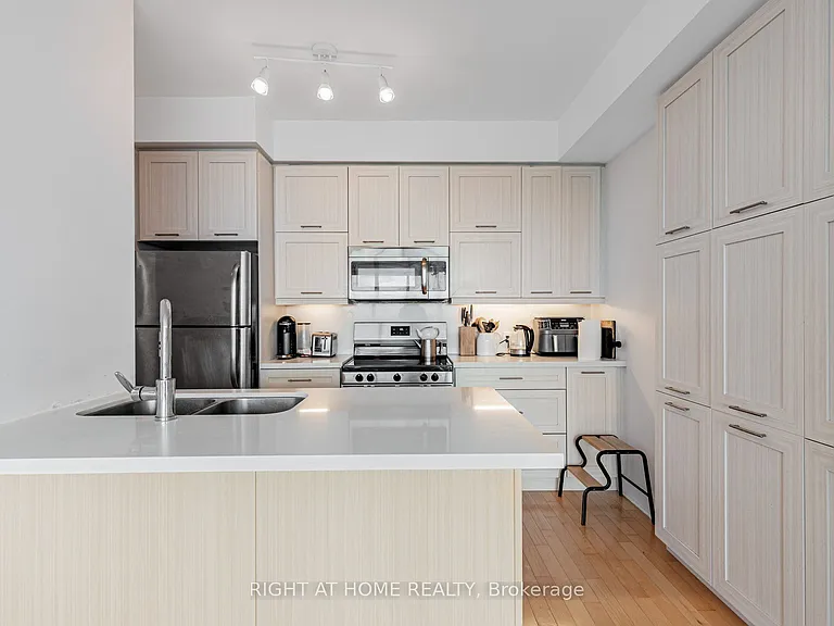 26 Norton Ave #1603 — Photo 5