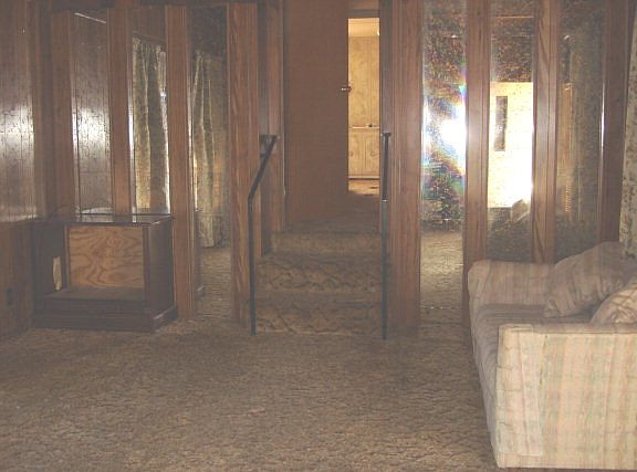 2nd image of 915 E 35th St