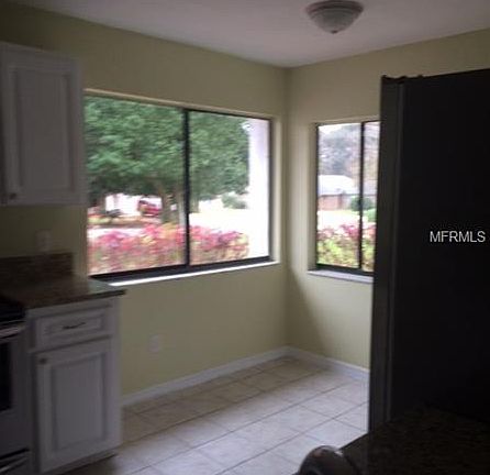4th image of 2568 Vaughn Ave