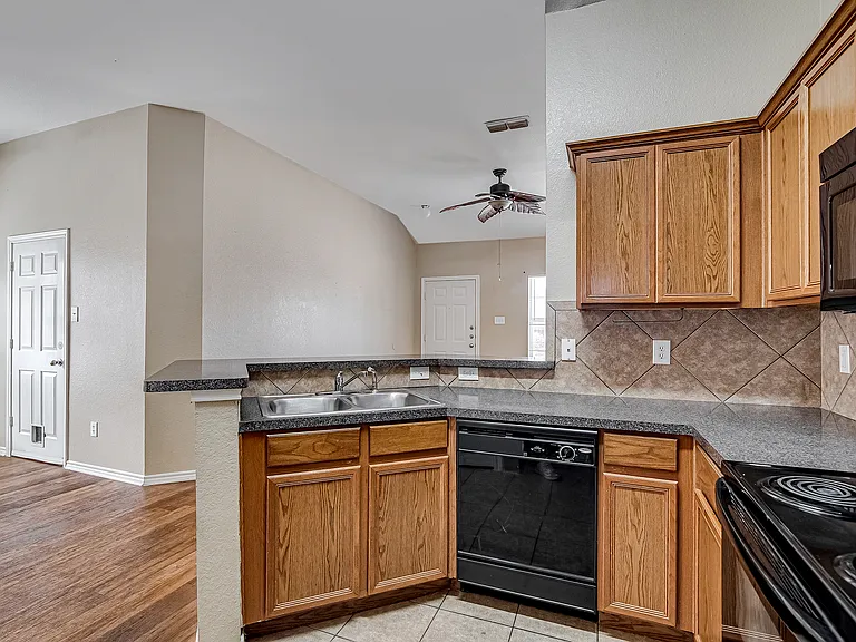 824 Walnut St #824 — Photo 7