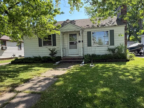 609 School Ct, Menasha, WI 54952