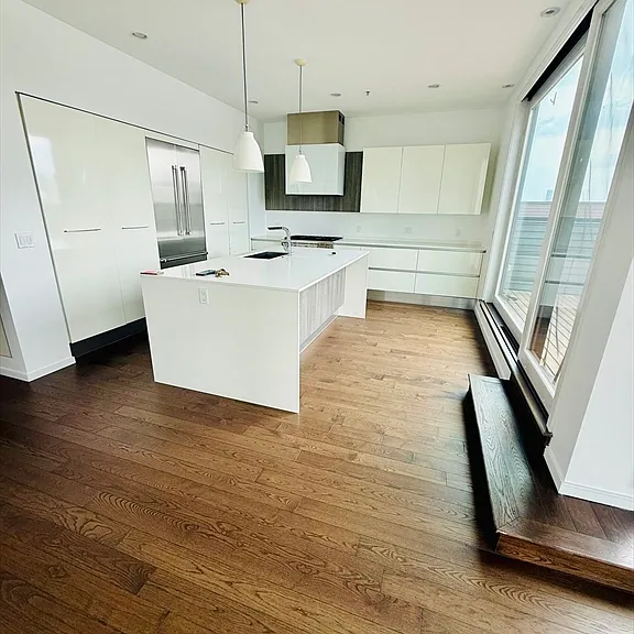 509 E 1st St #7 — Photo 1