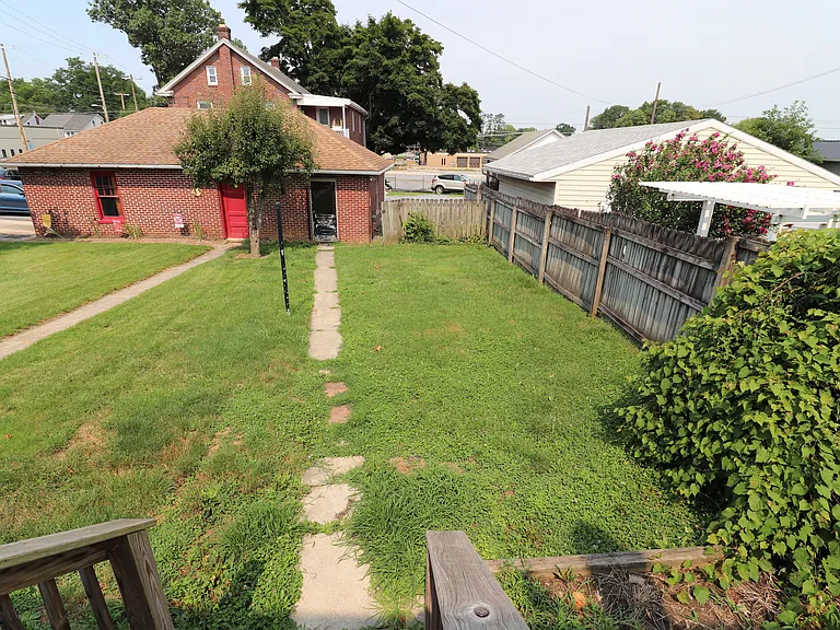 502 N State St — Photo 27