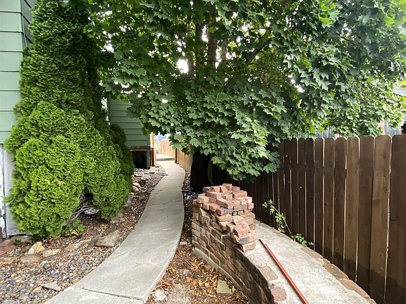 5th image of 825 Larch St