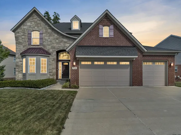 224 Cuyahoga Ct, South Lyon, MI 48178