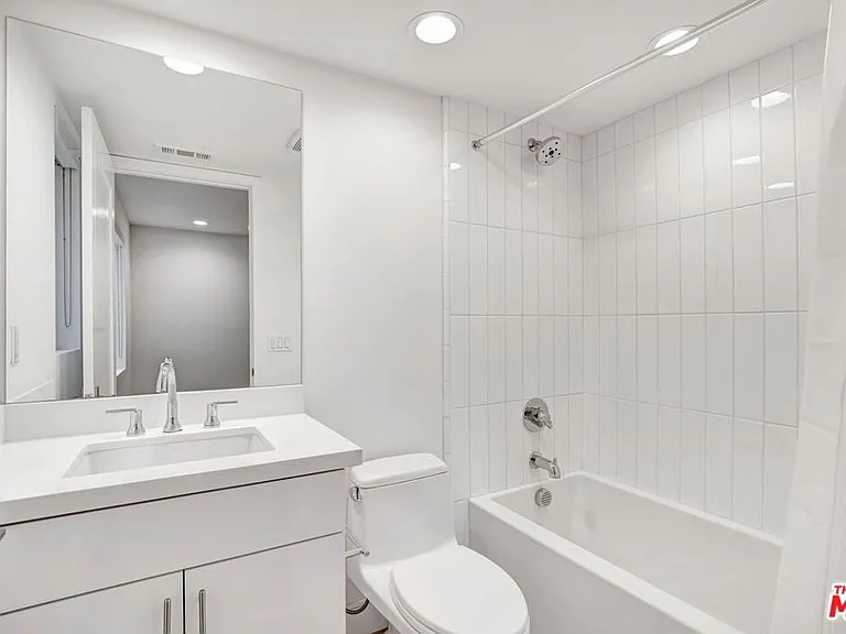1414 1/2 N Stanley Ave — Photo 21