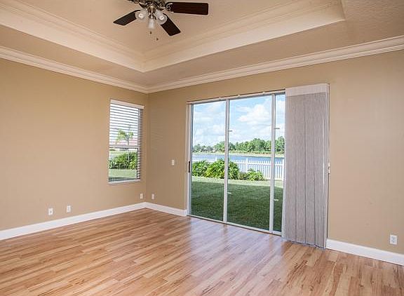 2nd image of 207 NW Magnolia Lakes Blvd