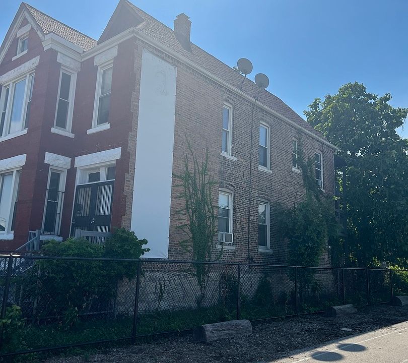 2nd image of 5746 S Wells St