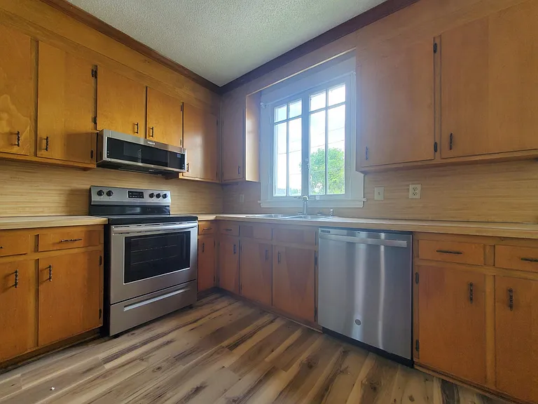 315 Martin Luther King Jr Blvd — Photo 12