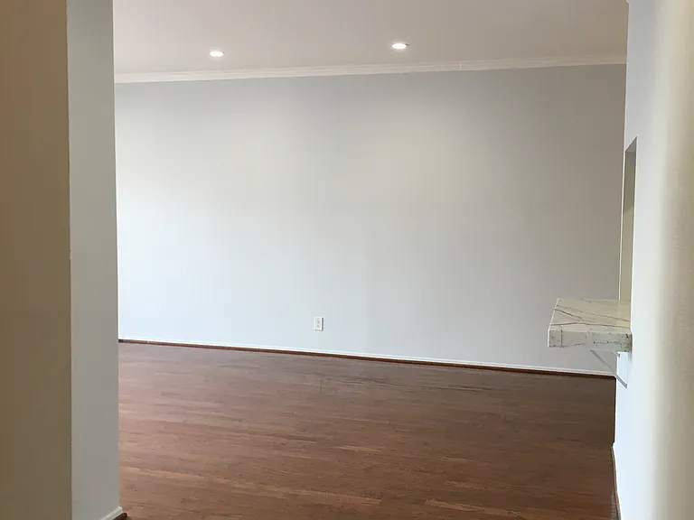 612 S Barrington Ave — Photo 11