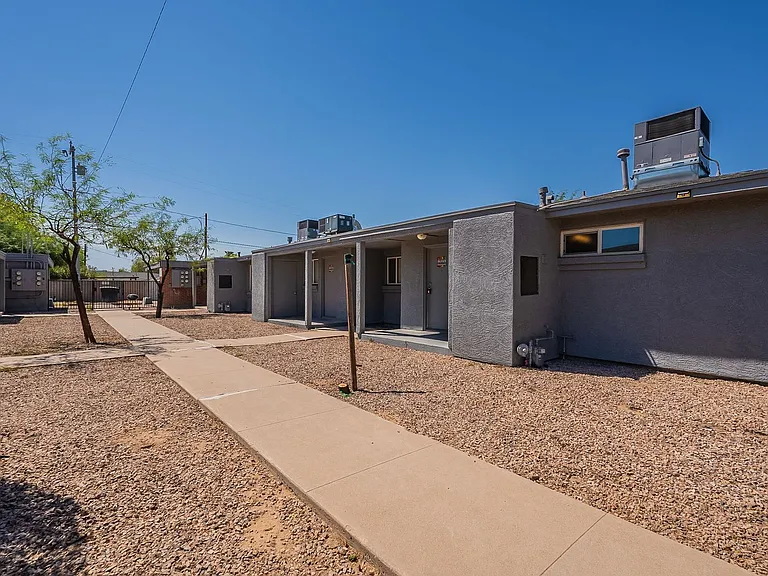301 W Turney Ave — Photo 32