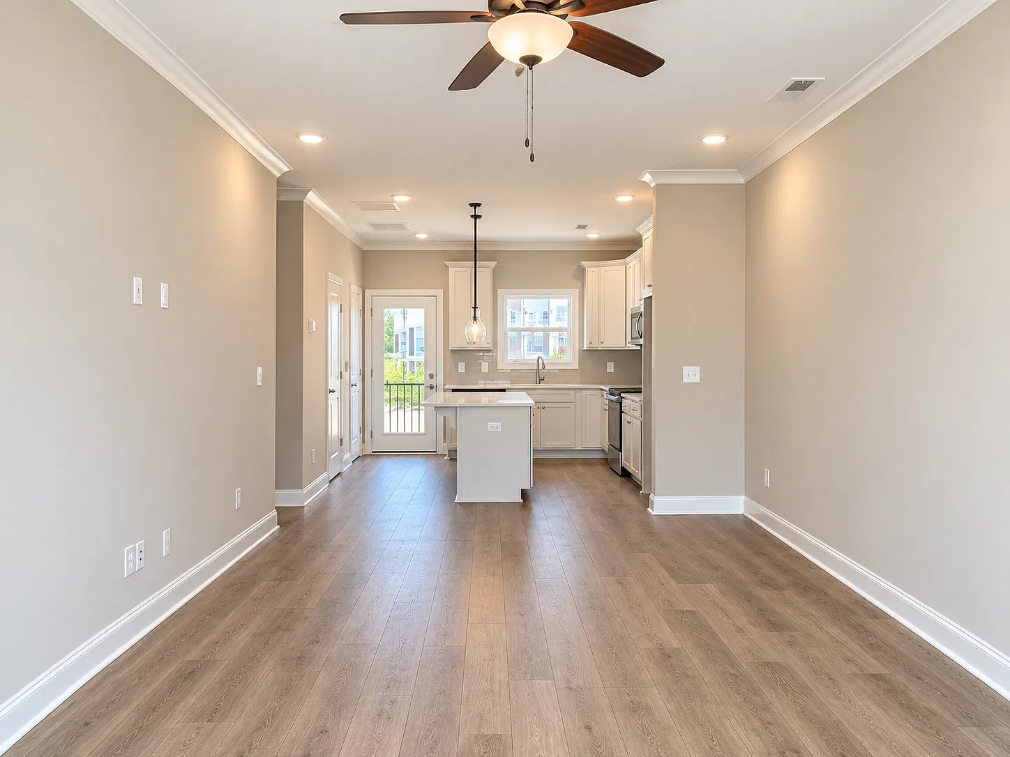 3 bed, 3.5 bath, 1802 sqft, $2,500 — Photo 4