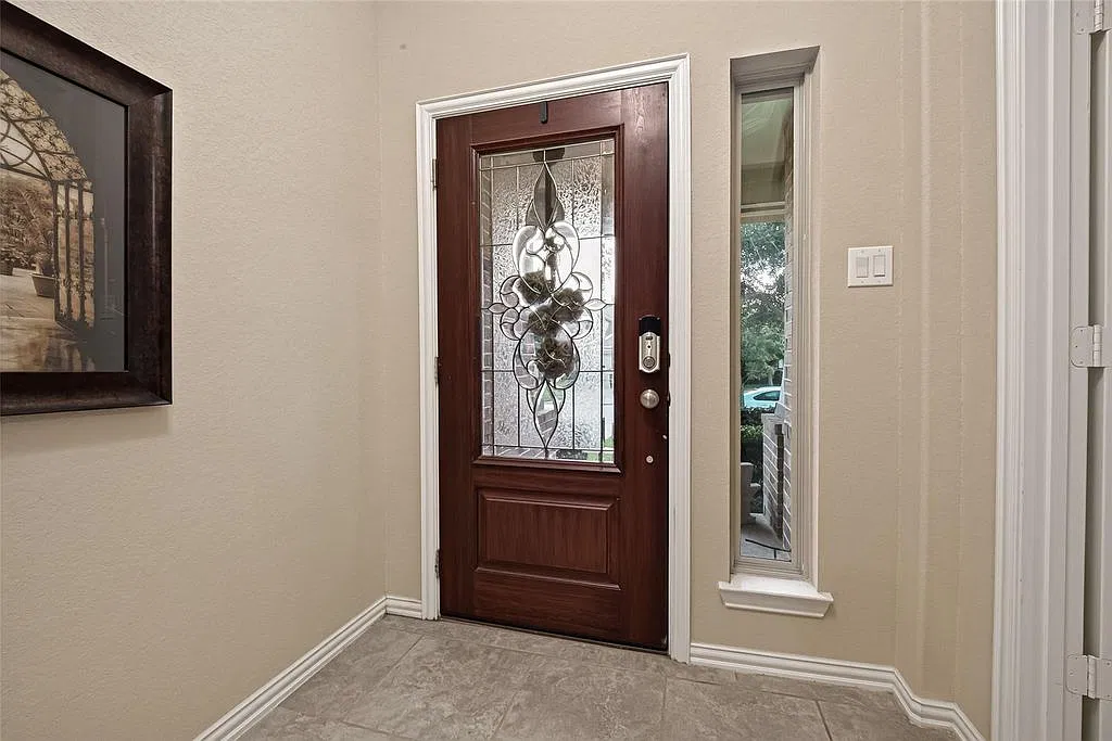 3 bed, 1989 sqft, $2,299 — Photo 4