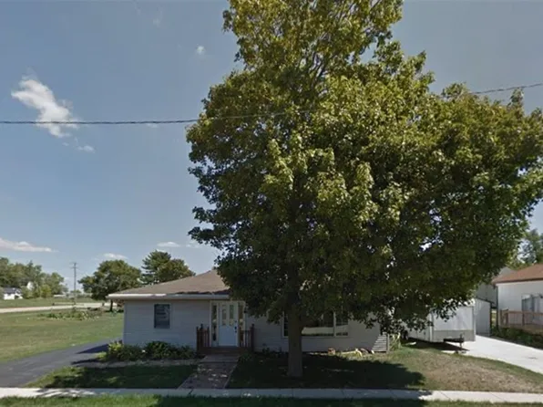 105 N Elm St, Davis Junction, IL 61020