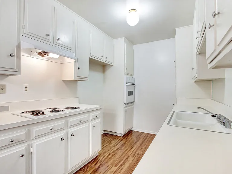5292 Newcastle Ave — Photo 23