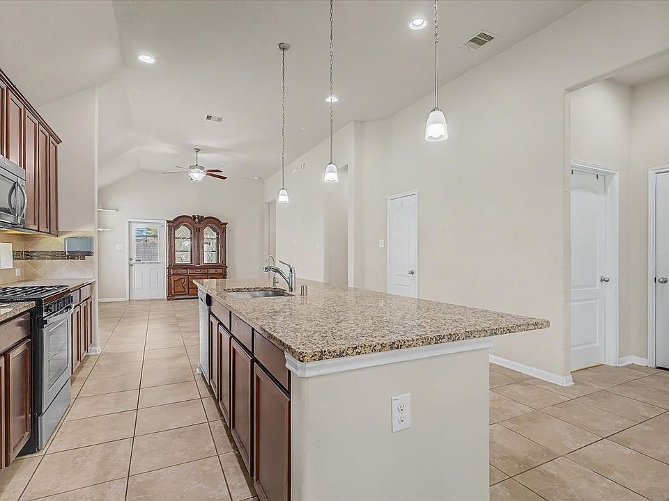 2nd image of 3834 Raintree Village Dr