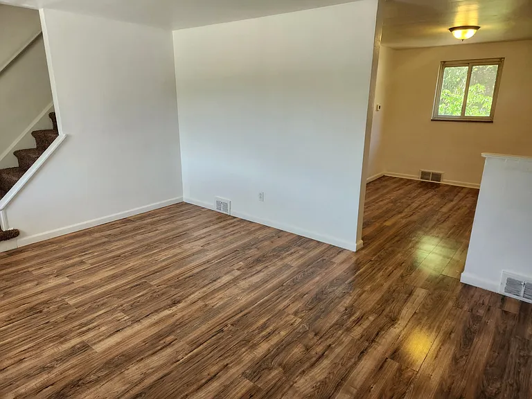 107-109 N Joslyn Dr #107 — Photo 3