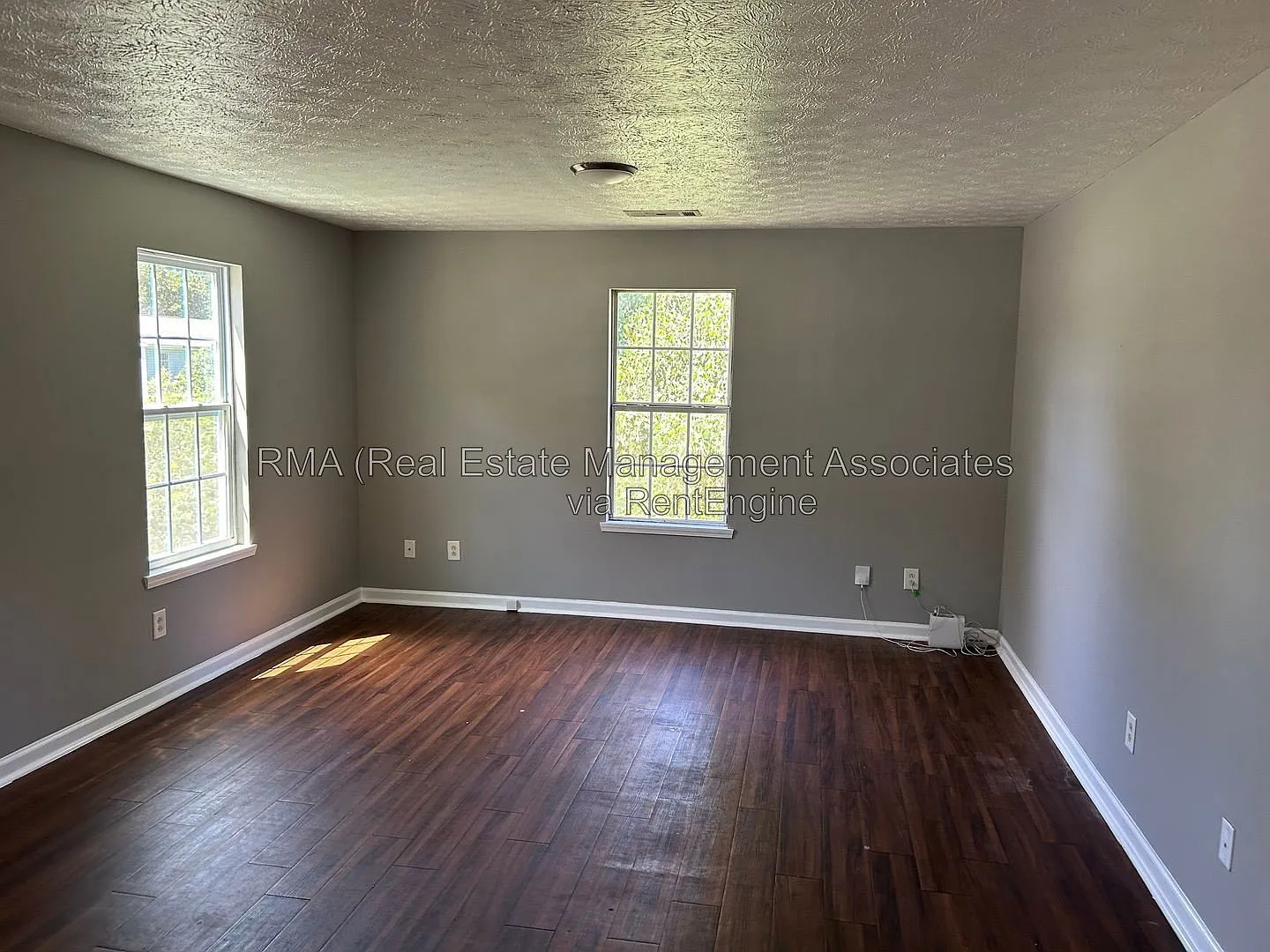 3 bed, 2.0 bath, 840 sqft, $1,200 — Photo 2