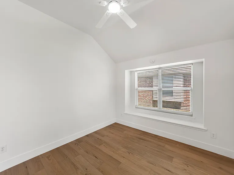 3004 Sweetleaf Dr — Photo 2