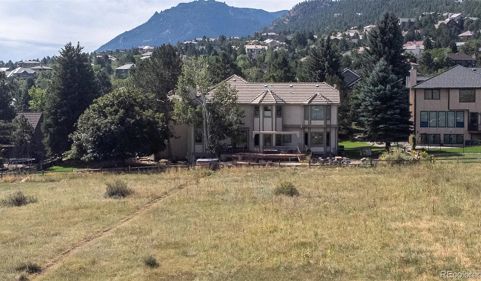 5 bed, 3.5 bath, 4823 sqft, $7,500 — Photo 4