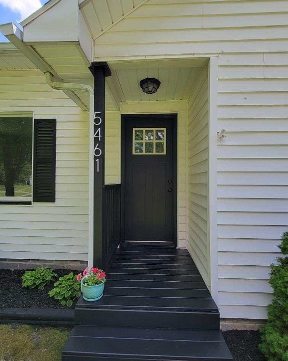 2nd image of 5461 W Rockwell Rd