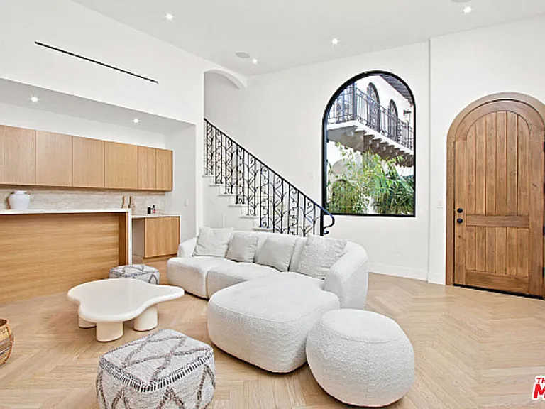 9451 Sunset Blvd — Photo 34