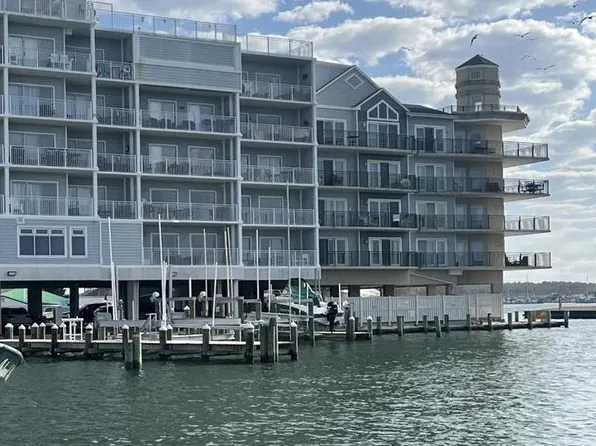 1021 Main St #404, Crisfield, MD 21817