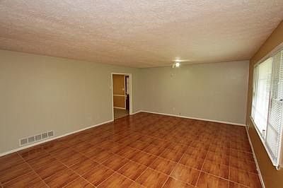 4th image of 1834 Dogwood Ct