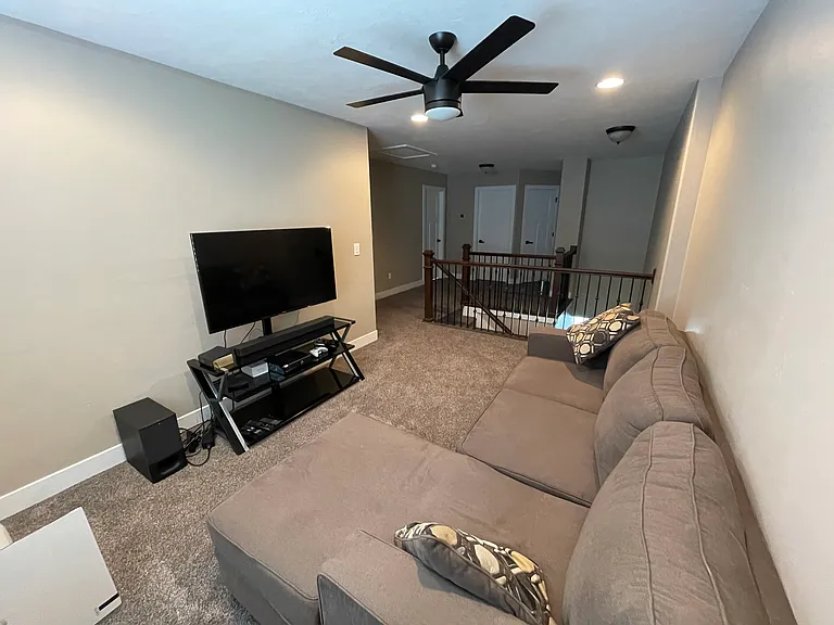 S Willow Creek Dr — Photo 6