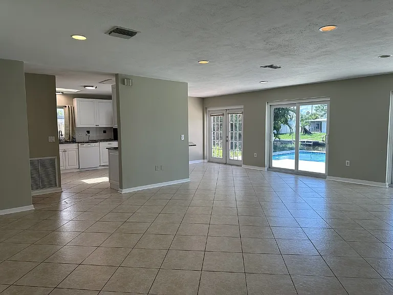 835 Conreid Dr NE — Photo 5