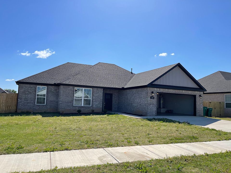 1st image of 451 Piper Ln