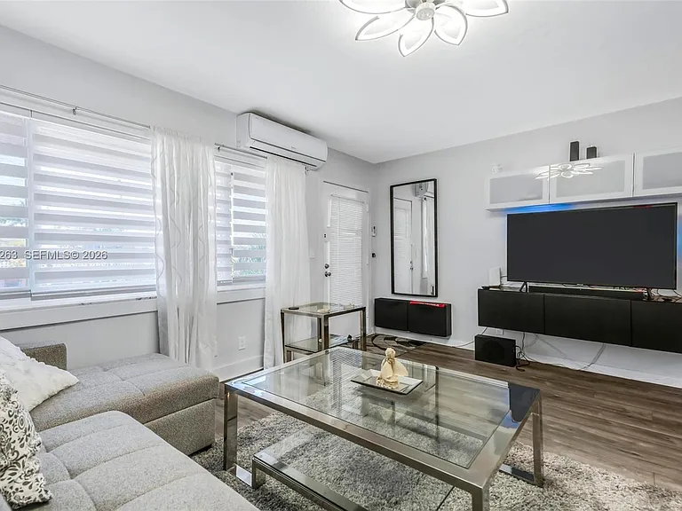 901 SW 11th Ave #17H — Photo 4