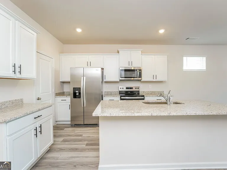 317 Limestone Cir — Photo 6