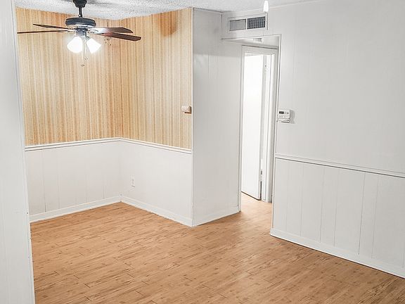 2nd image of 3301 Speedway St #205