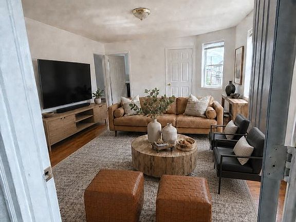 4th image of 471 Division St #2