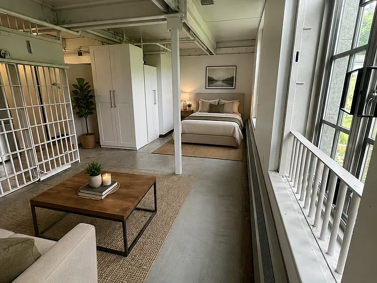 521 W 2nd Street - Leijona — Photo 40