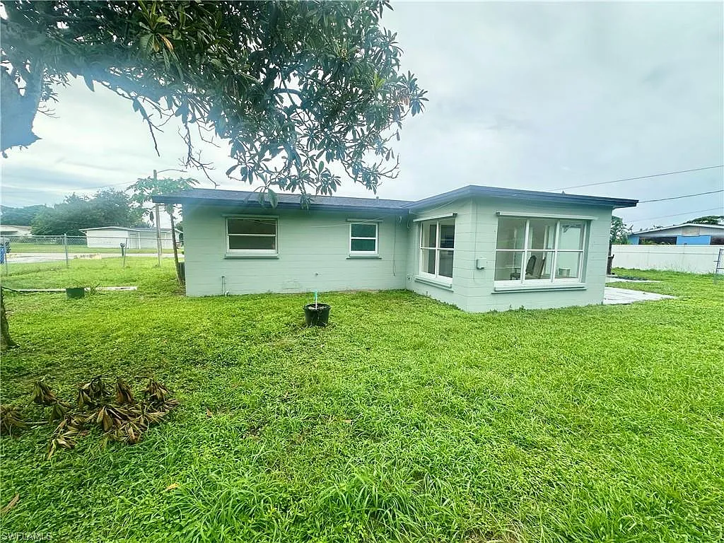 Lehigh Acres — Photo 3