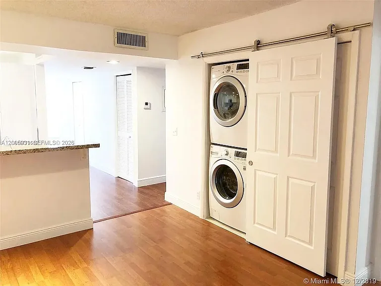 201 Lakeview Dr #204 — Photo 7