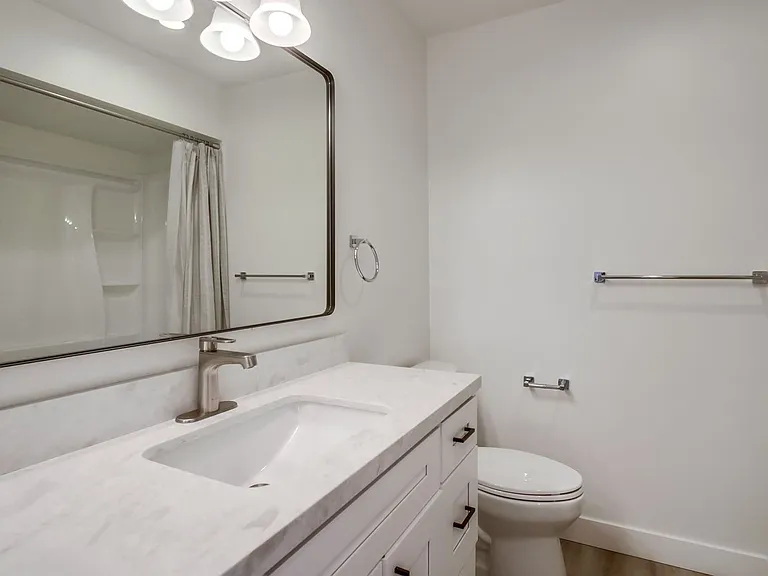 Two bedroom 1.5 bathroom beautifully upgraded with in unit laundry at the beach. Open House July 12 — Photo 7