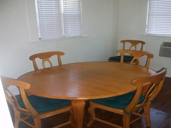 3rd image of 885 N Eleanor St #5