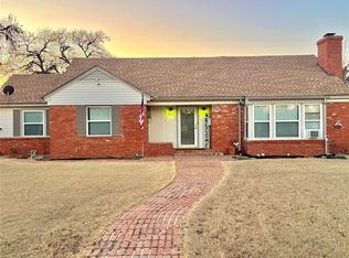 802 S 12th St, Chickasha, OK 73018