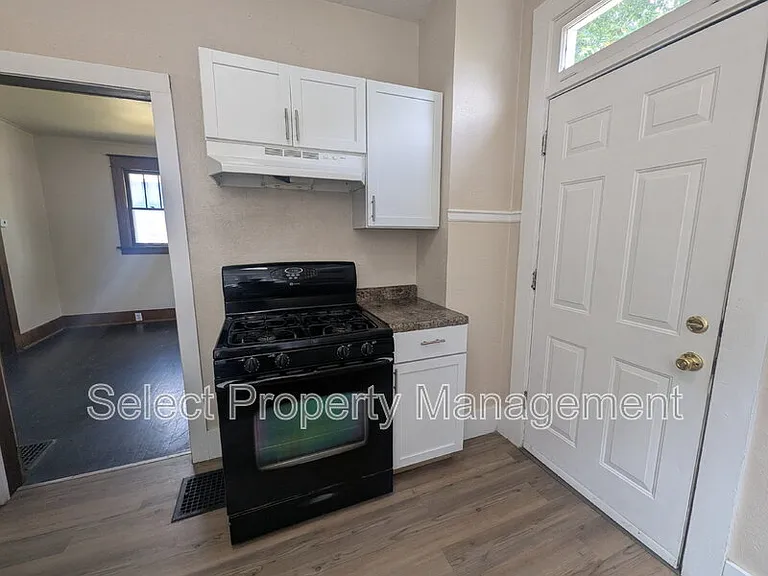 1148 W Packard Ave — Photo 10